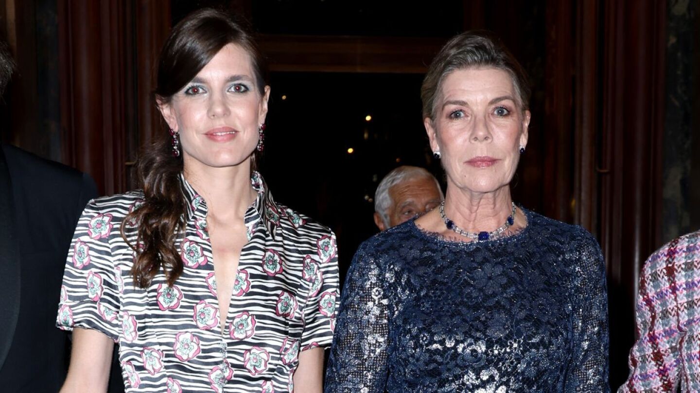 5 looks casuales de Carolina de Mónaco que ahora puedes encontrar rebajados en Cortefiel 9 Moncloa Inspiración para tu estilo personal