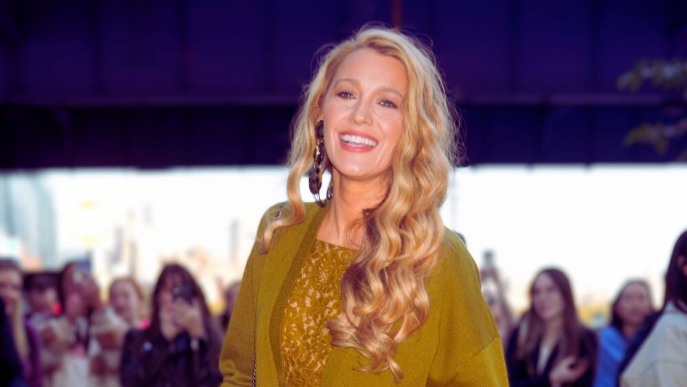 Blake Lively es vista el 18 de octubre de 2024 en la ciudad de Nueva York. street style vestido encaje.jpg