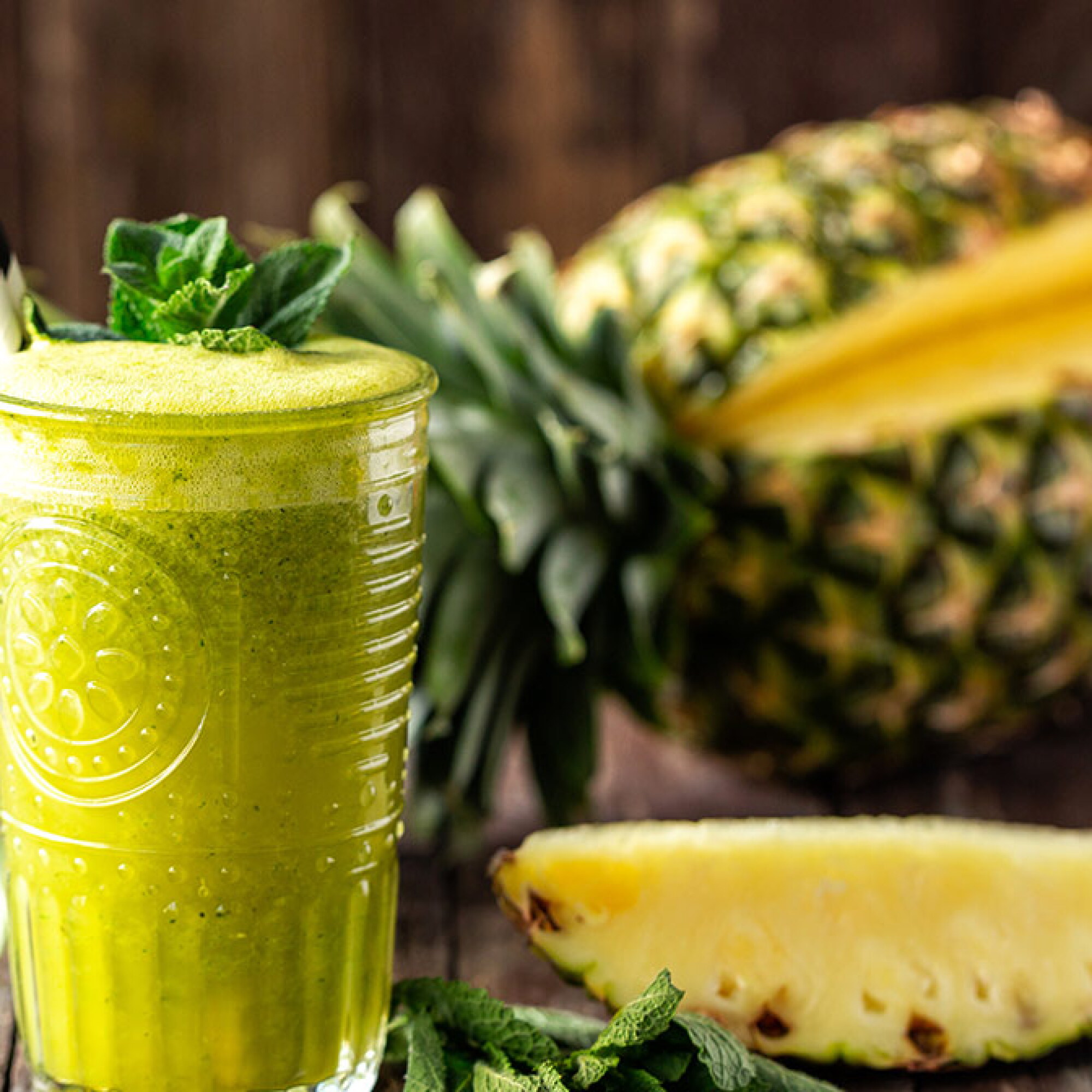 Jugo verde con piña para bajar de peso