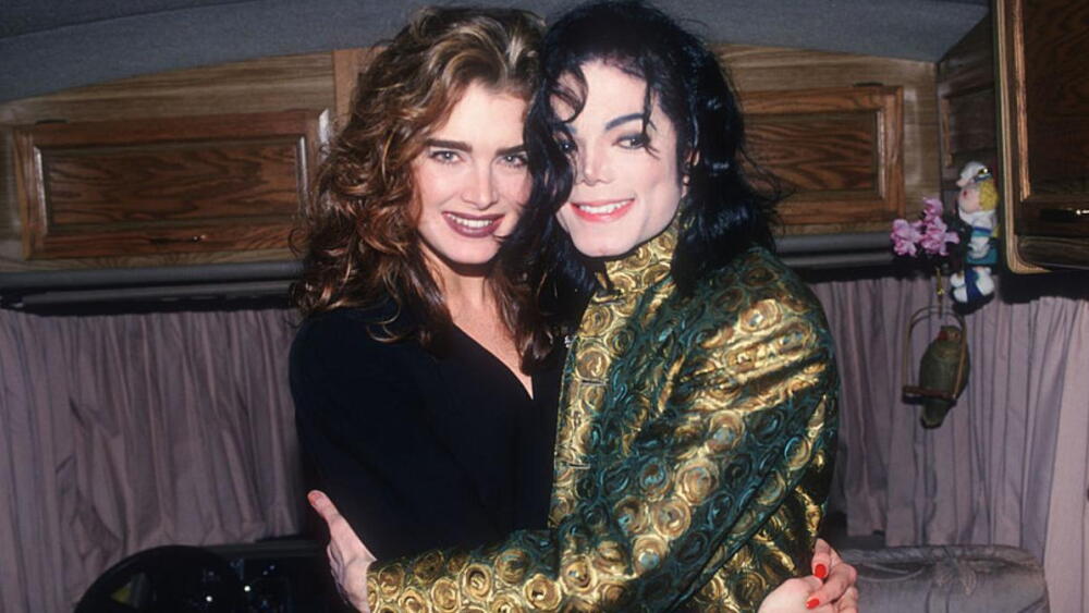 Así fue la relación de Brooke Shields con Michael Jackson, la mujer que habló en su funeral y lloró
