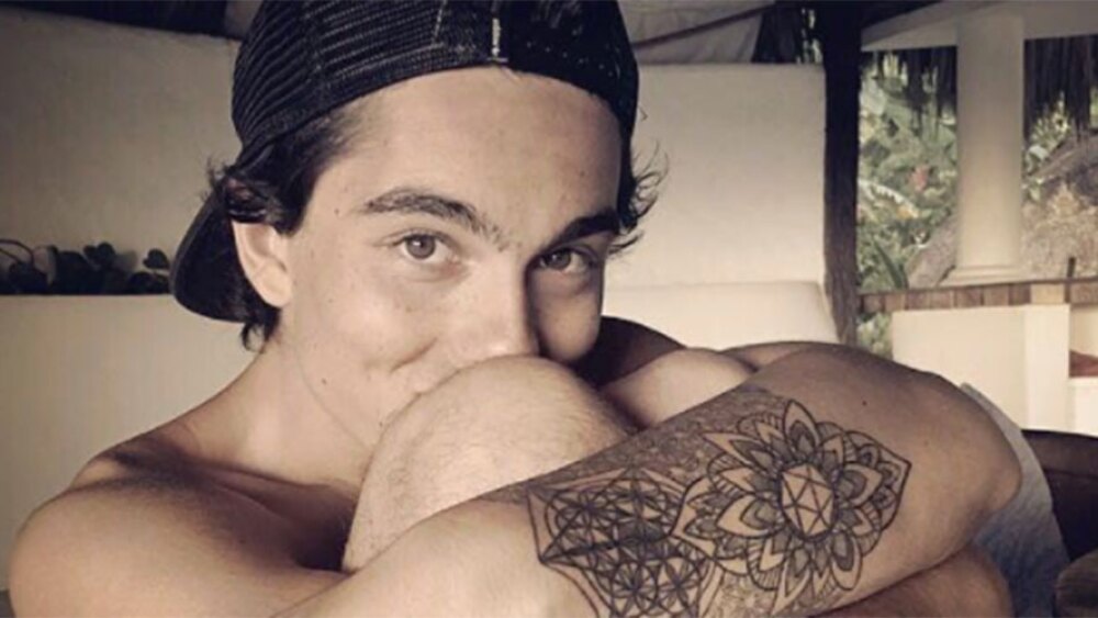 Sergio Mayer Mori causa furor en redes por publicar foto completamente desnudo