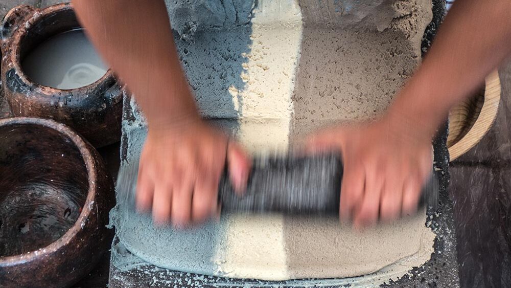 Conoce todo sobre el metate: herencia de la cocina mexicana