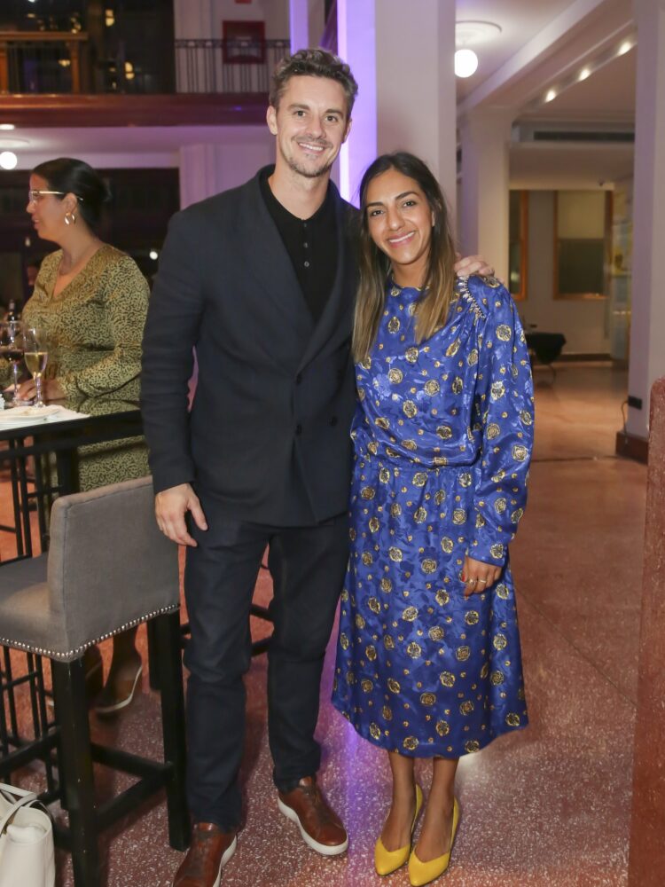 Iain Mackey y Priscila Hernández