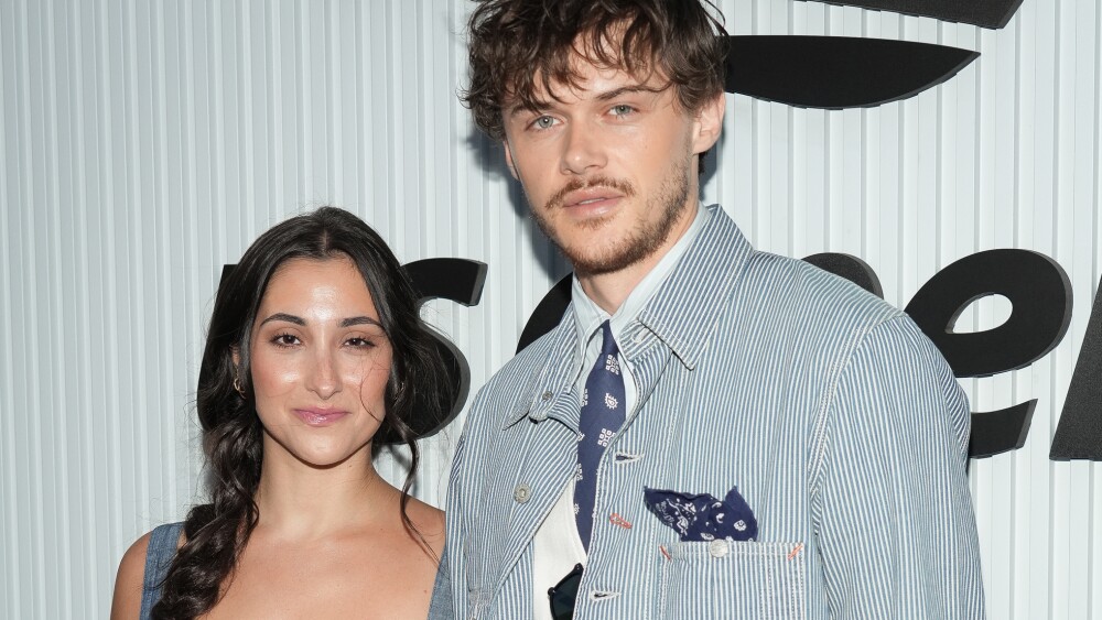Christopher Briney y su novia