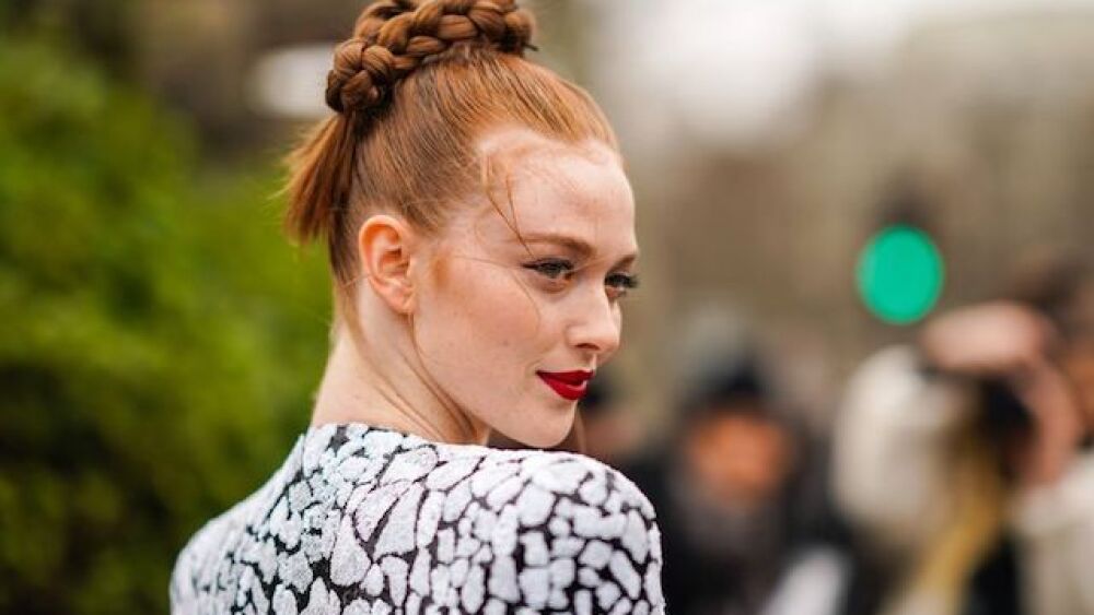 Color pelirrojo de moda 2021