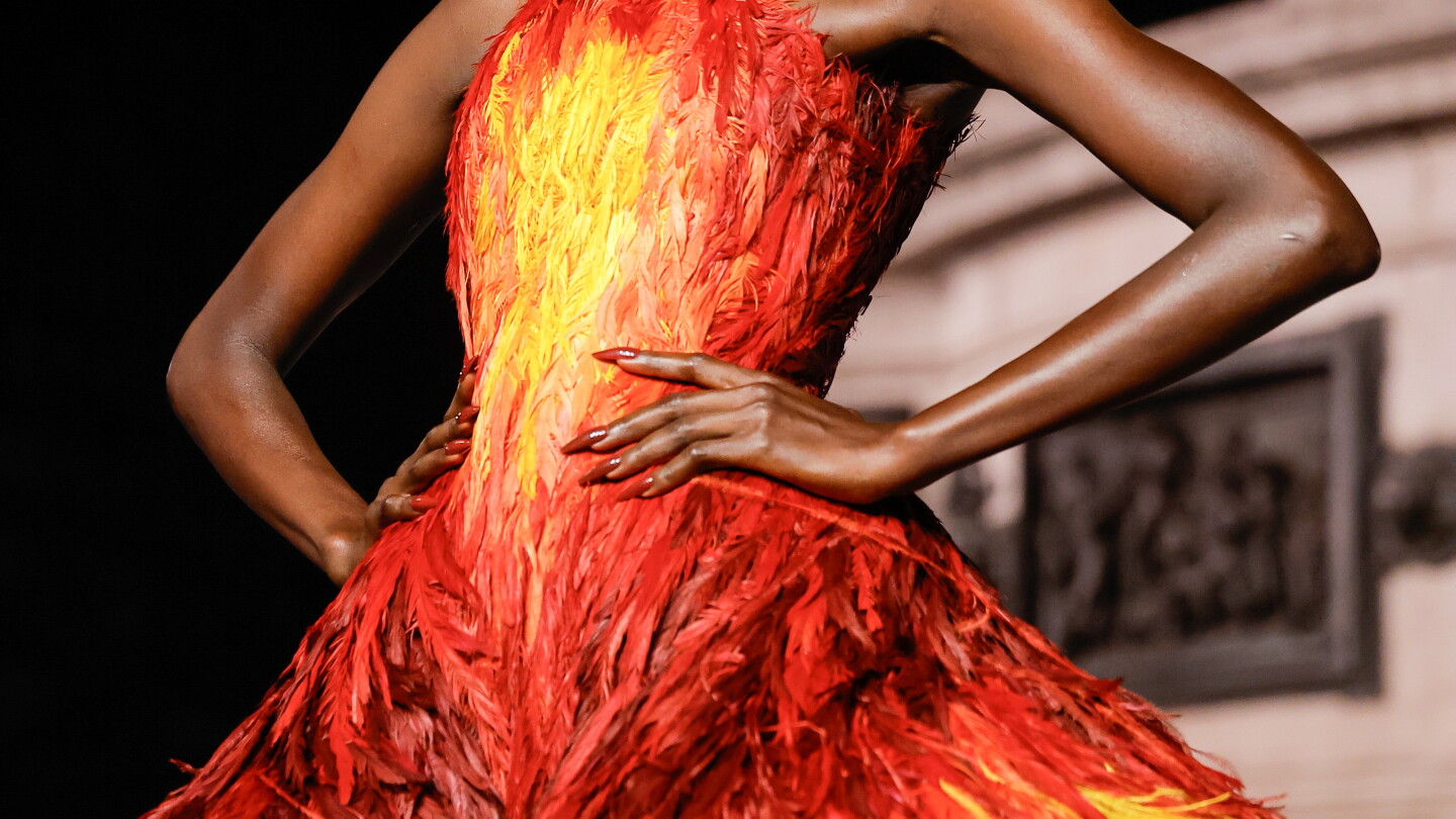 Photo: harpersbazaar.mx Matières Fécales - Paris RTW Spring/Summer 2027 - Ambiance