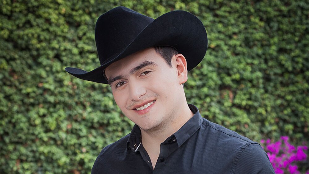 Julián Figueroa sigue sin superar la muerte de su papá Joan Sebastian