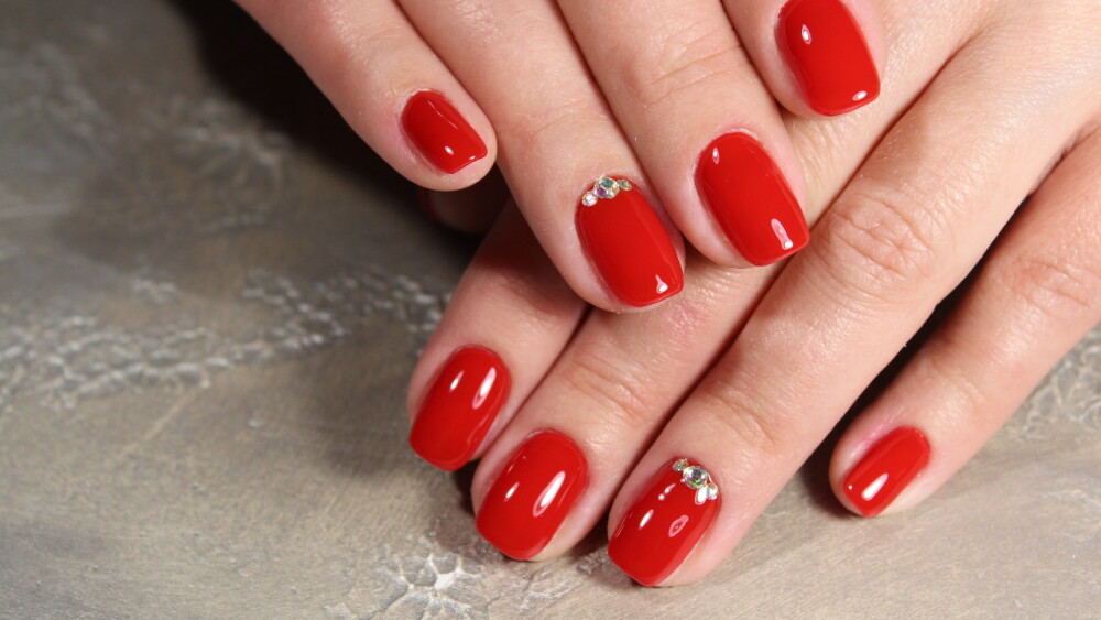 Uñas rojas minimalistas: 6 diseños festivos que derrochan elegancia ...
