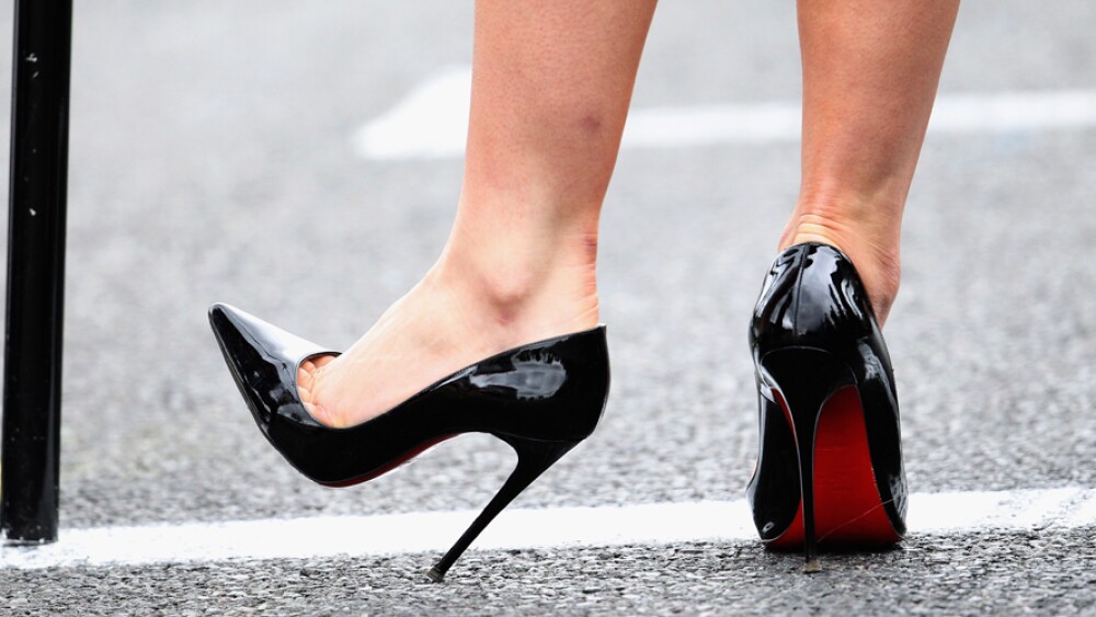 Por qué las suelas de los zapatos de Christian Louboutin son rojas? suela roja zapatos