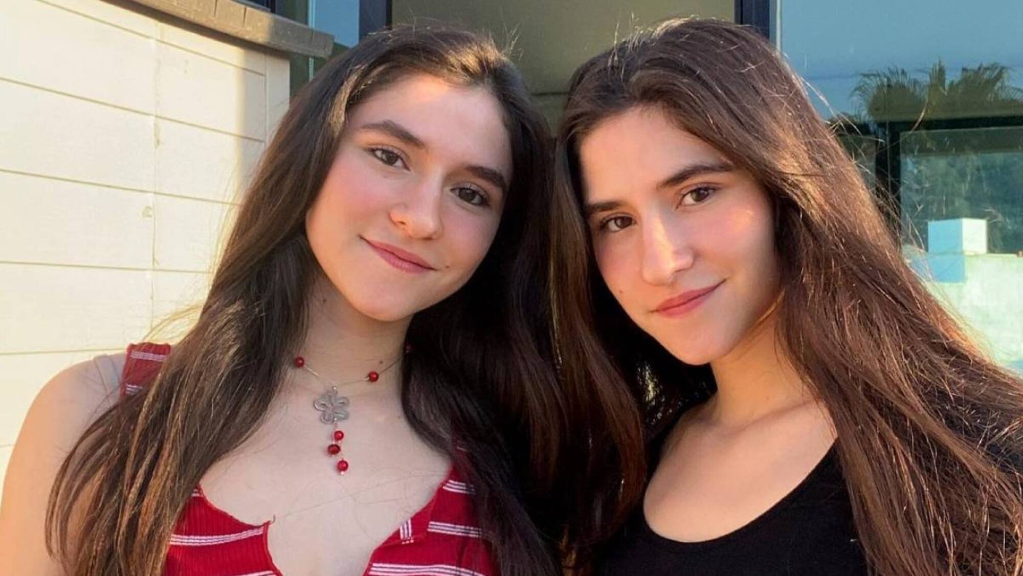 Ara y Fer, las gemelas de TikTok, revelan cuánto mide cada una