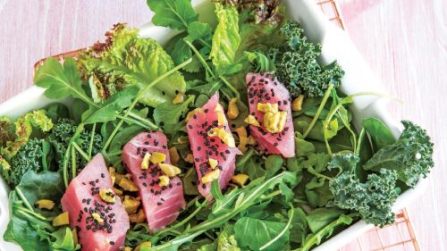 ensalada de atún con lechuga