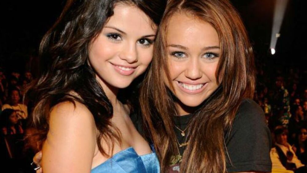 Selena Gomez no puede creer que Miley Cyrus la haya defendido de Stefano Gabbana