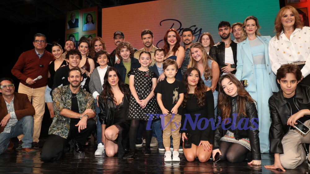 Papi Elenco 'Papás por siempre': Elenco se reunió para ver el estreno entre risas ...