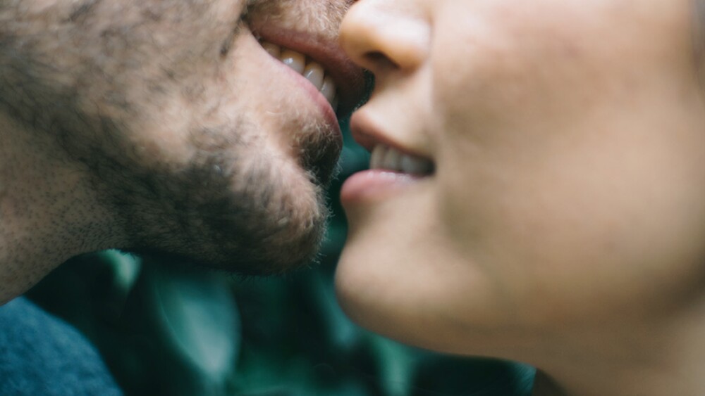 8 juegos de besos para una fiesta o experimentar con tu pareja