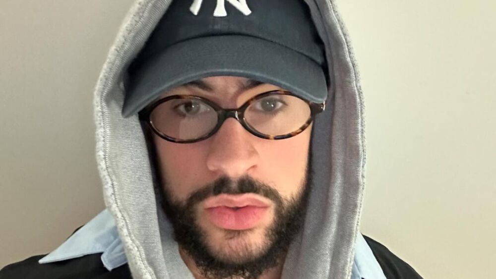 bad bunny publicó una preocupante foto con un ojo morado.jpg