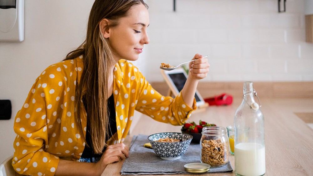 Beber mucha agua y otros trucos para acelerar el metabolismo y reducir calorías