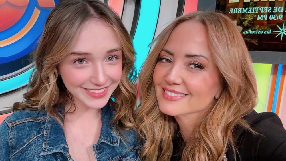 ANDREA LEGARRETA PRESUMIO UNA FOTO CON SU HIJA MIA RUBIN EN EL FORO DE HOY.jpg