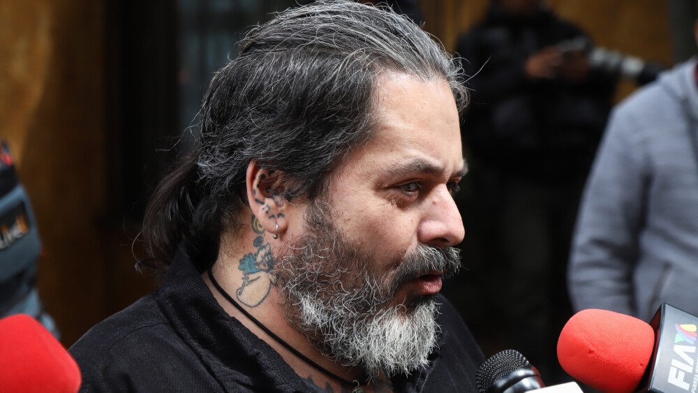 'Pato' Levy en el funeral de su mamá, Talina Fernández.