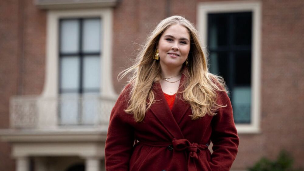 amalia de holanda en el posado navideño 2023.jpeg