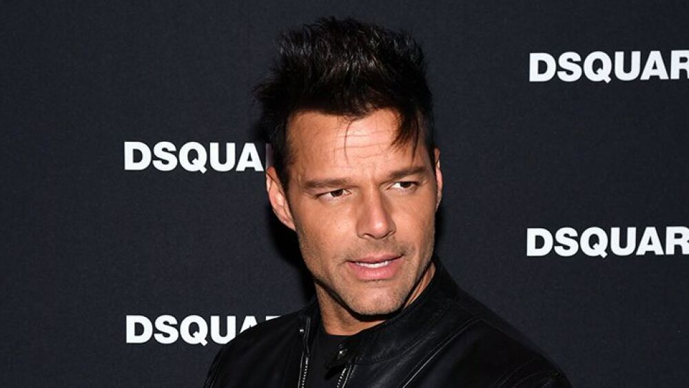 Ricky Martin da de qué hablar por culpa de sus pies