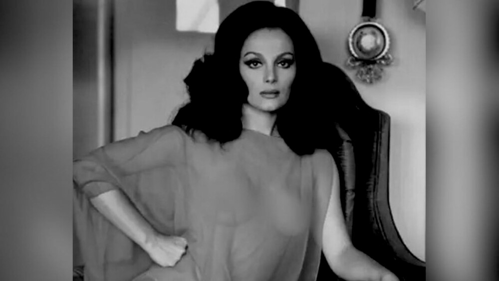 SASHA MONTENEGRO JOVEN2