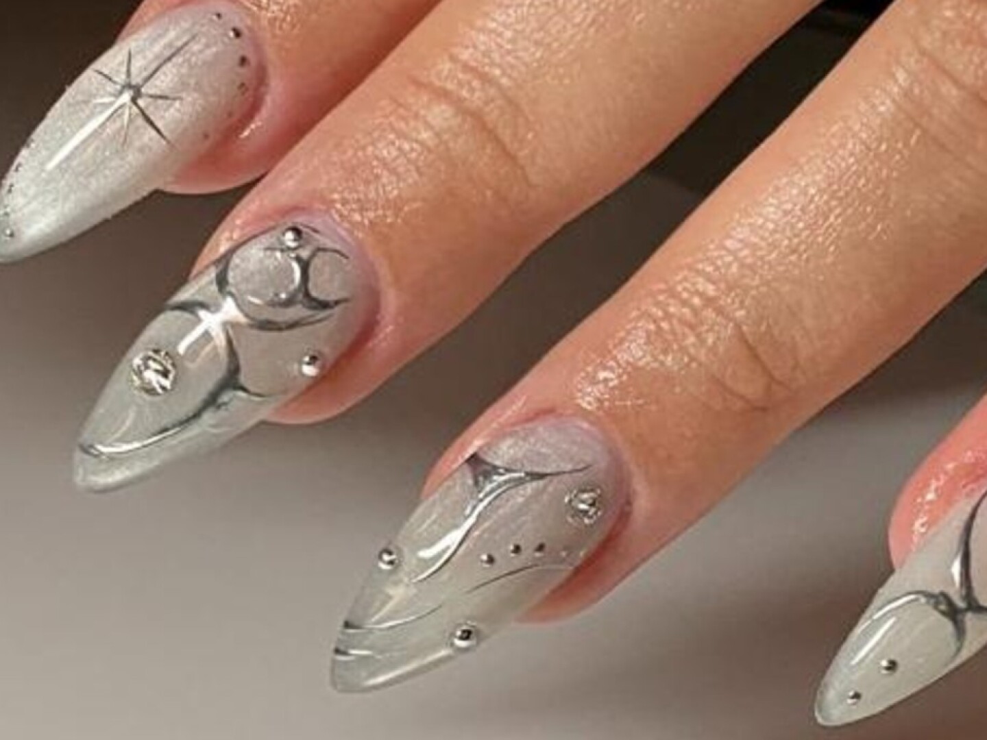 Uñas con relieve: la tendencia de otoño que estiliza y aporta ...
