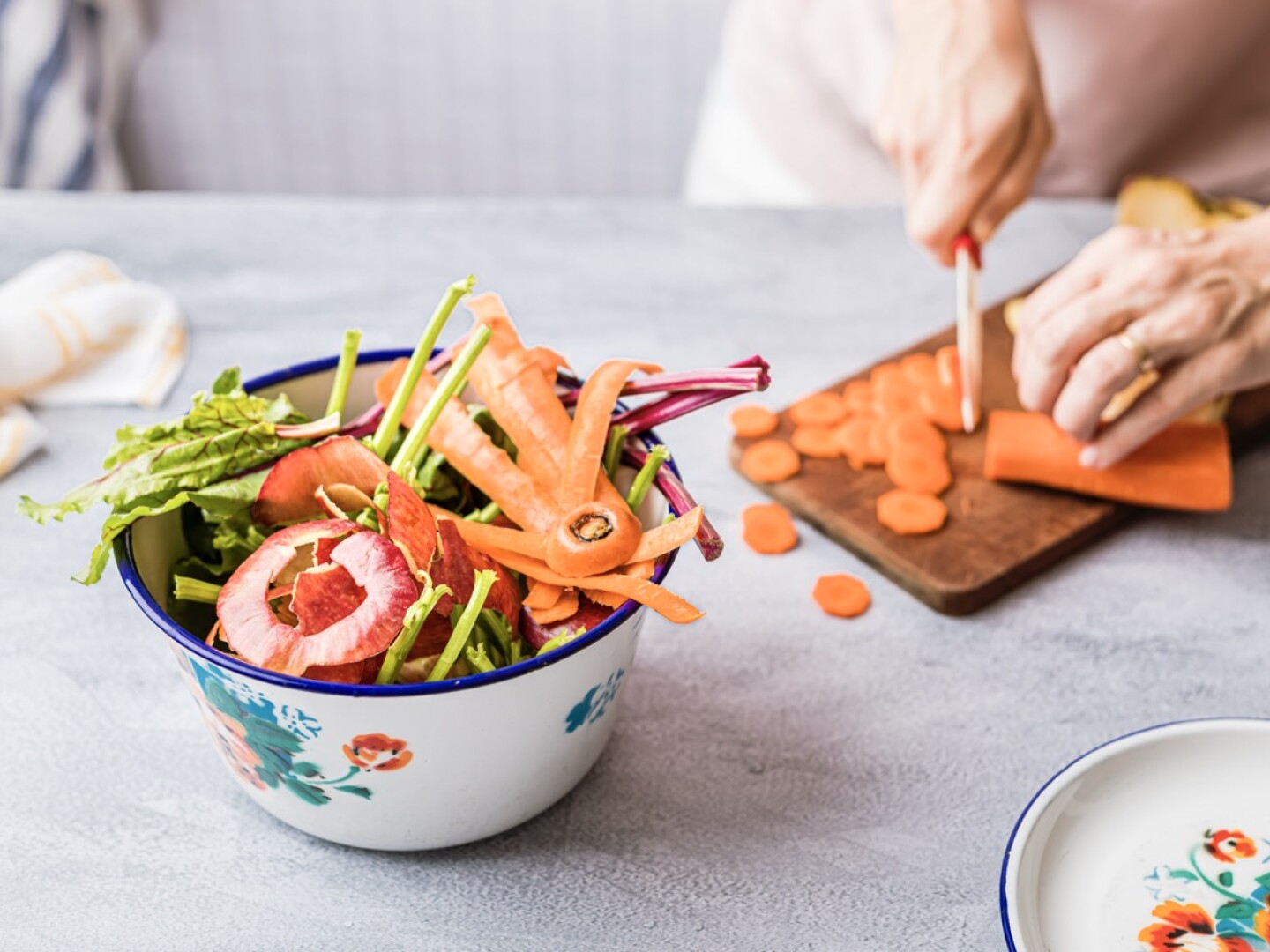 :tips-de-cocina:zero-waste-desde-tallos-hasta-cascaras-aprovecha-los-sobrantes-en-tu-cocina.jpeg