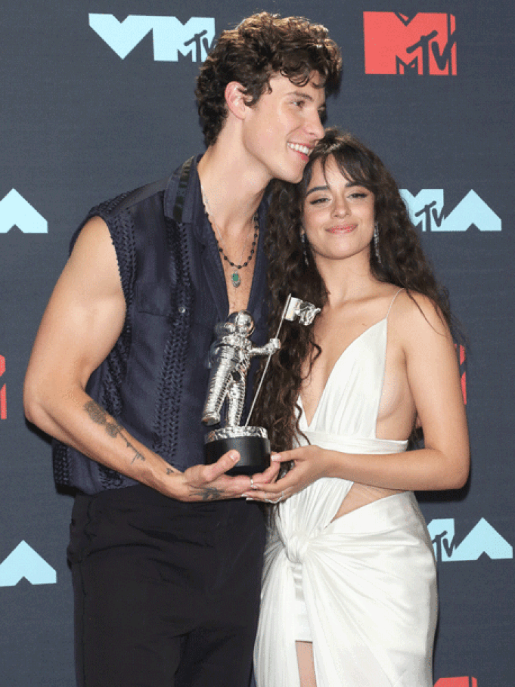 camila1.gif