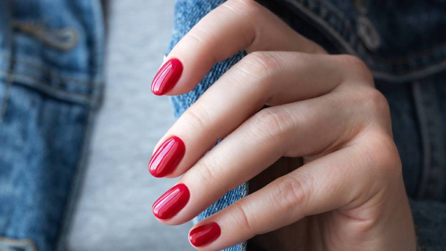 5 diseños de uñas rojas perfectos para lucir unas manos rejuvenecidas y ...