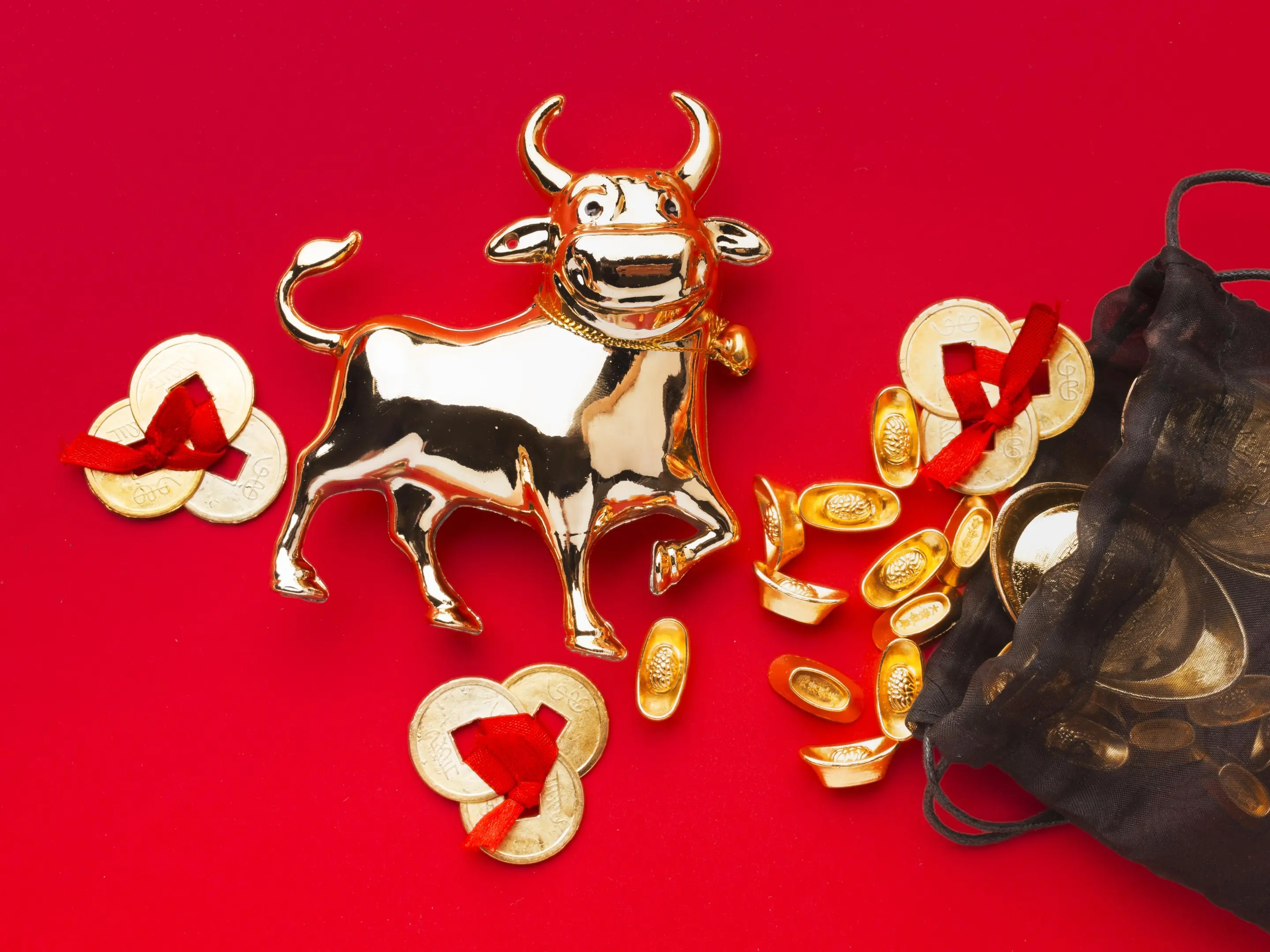 new-year-chinese-2021-golden-traditional-ox.jpg