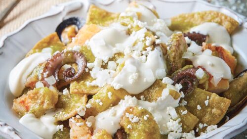 chilaquiles verdes con mariscos