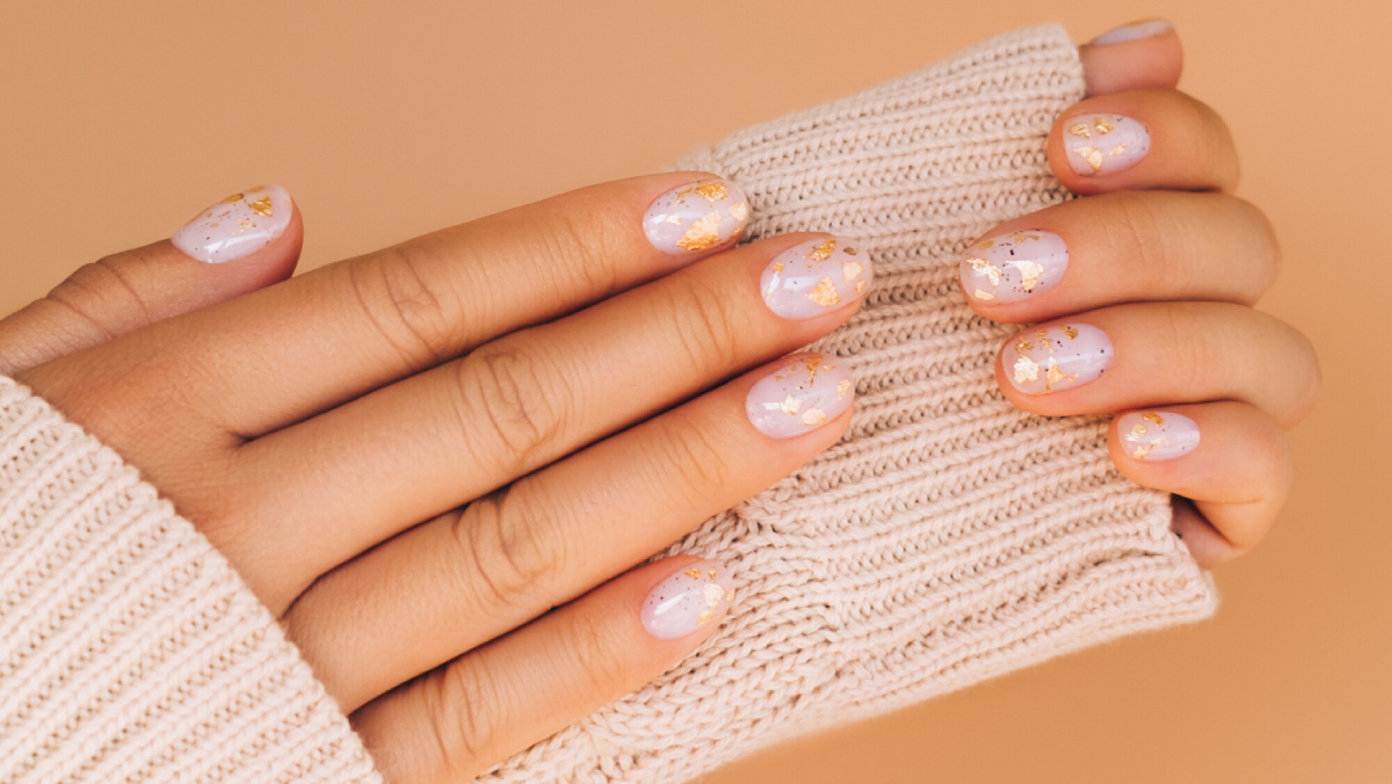 5 diseños de uñas elegantes cortas que estarán de moda para ir a la ...