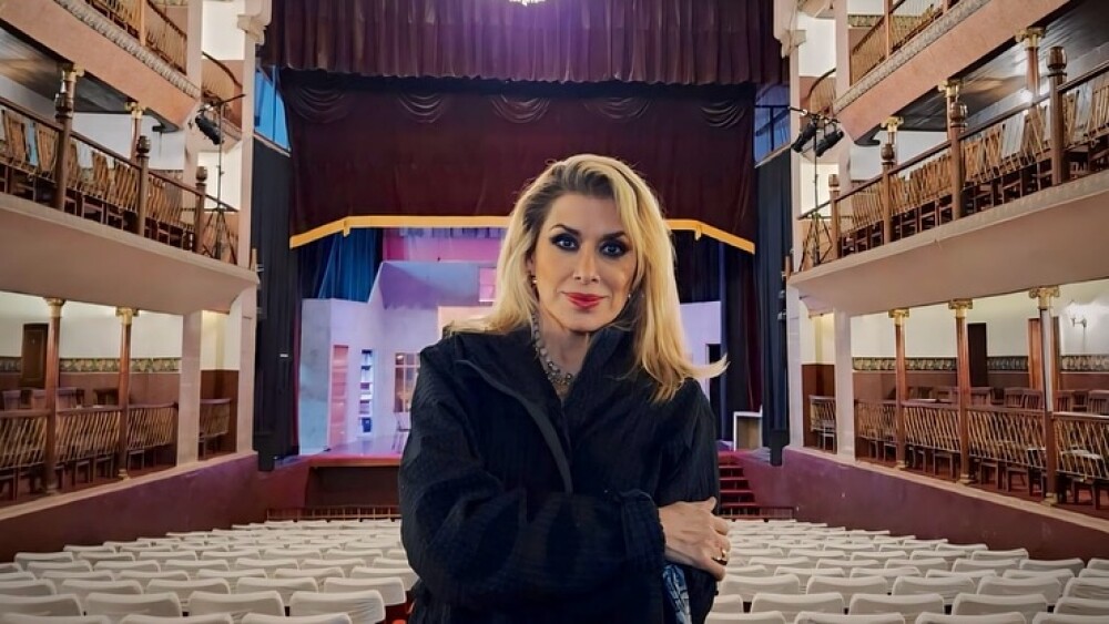 DULCE, LA CANTANTE.jpg