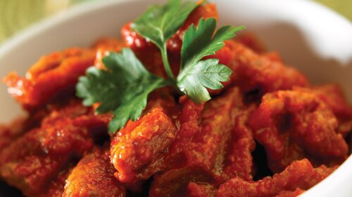 chicharrón en salsa roja