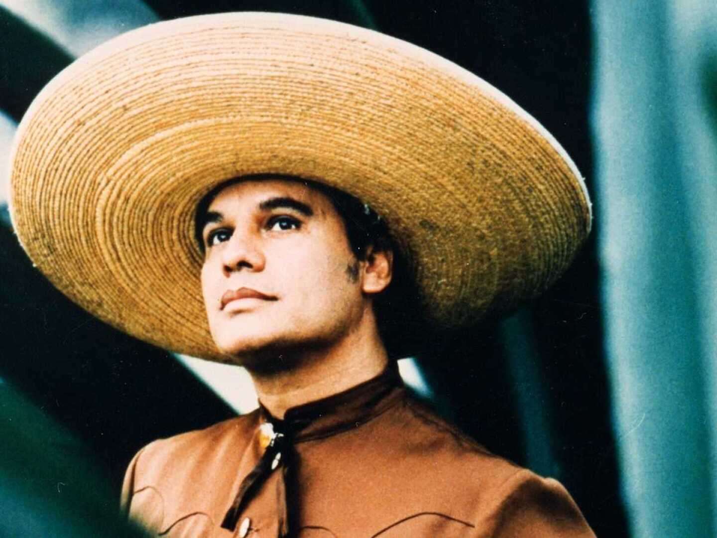 Juan Gabriel homneajes 7 años de partida.jpeg