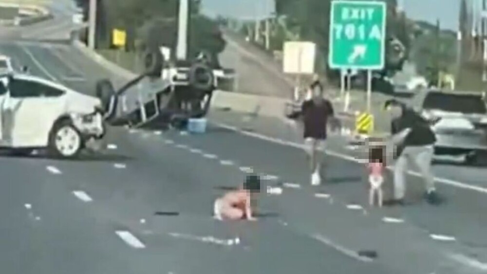 DOS BEBES QUEDARON A LA DERIVA EN TEXAS TRAS VOLCAR.jpg