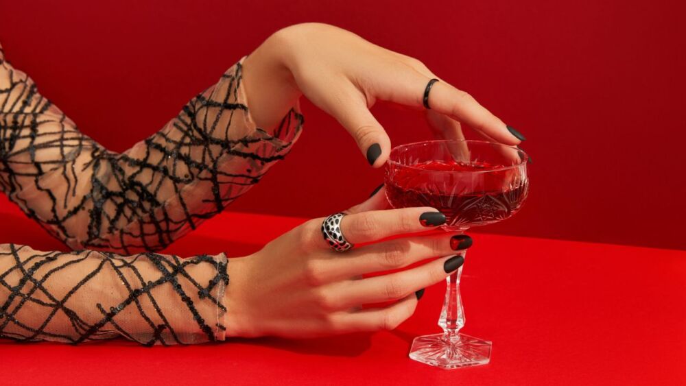 Los mejores y más elegantes diseños de uñas para la spooky season 2023.jpg