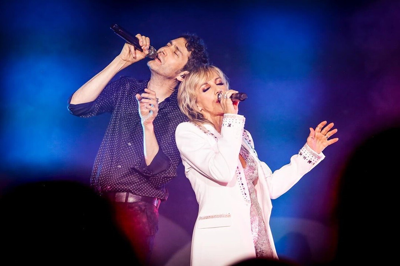 Benny Ibarra y Ana Torroja sorprendieron a sus fans con este candente beso en el escenario