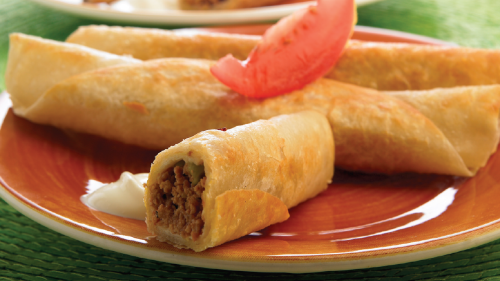 Tacos dorados de picadillo de res con verduras