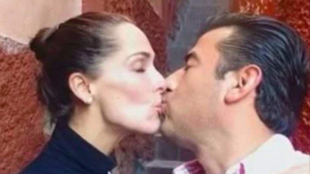 Consuelo Duval pide a Sharis Cid le avise cuando su difunto esposo se le presente