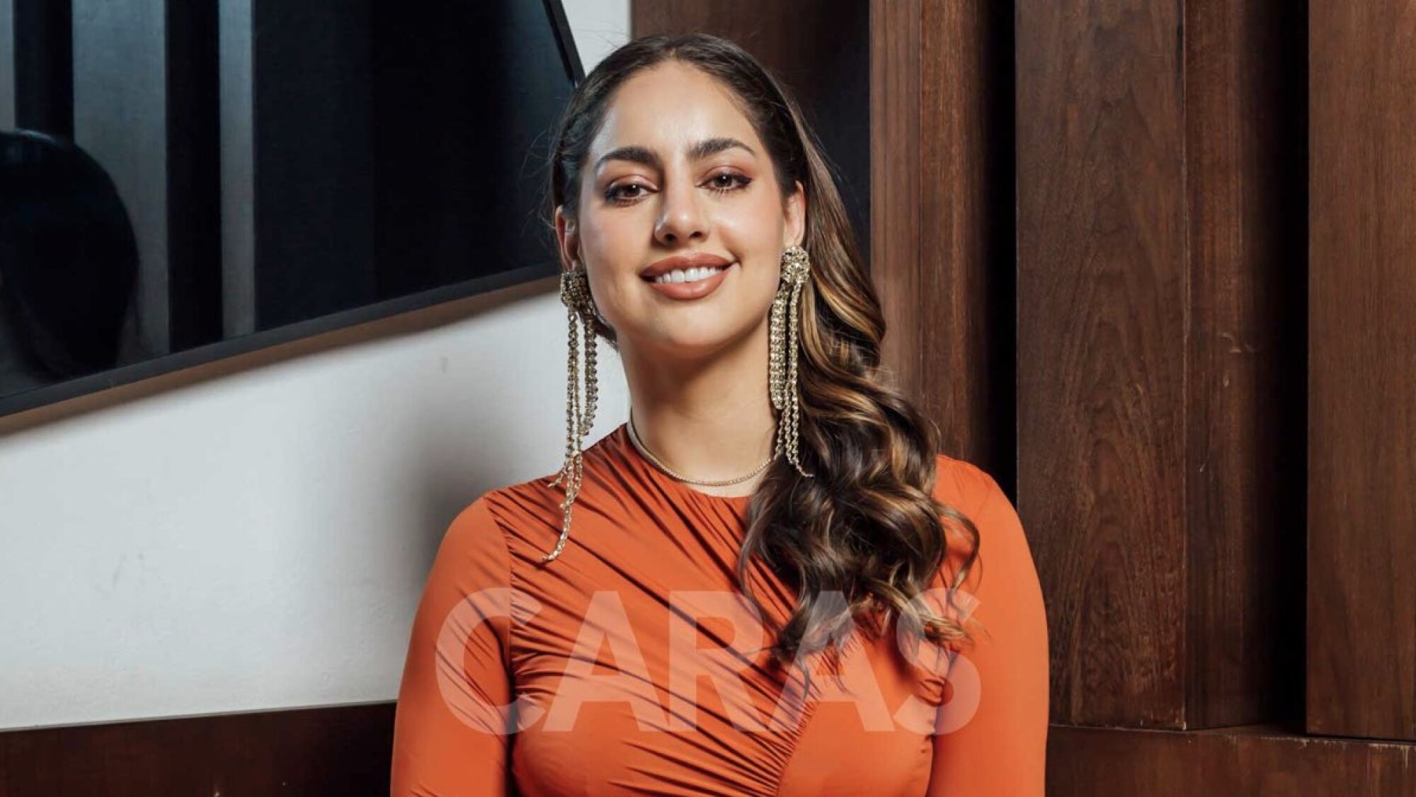 ANA TEJEDA LA INQUIETUD CREATIVA Y EL AFÁN DE EXPLORAR EL ARTE A