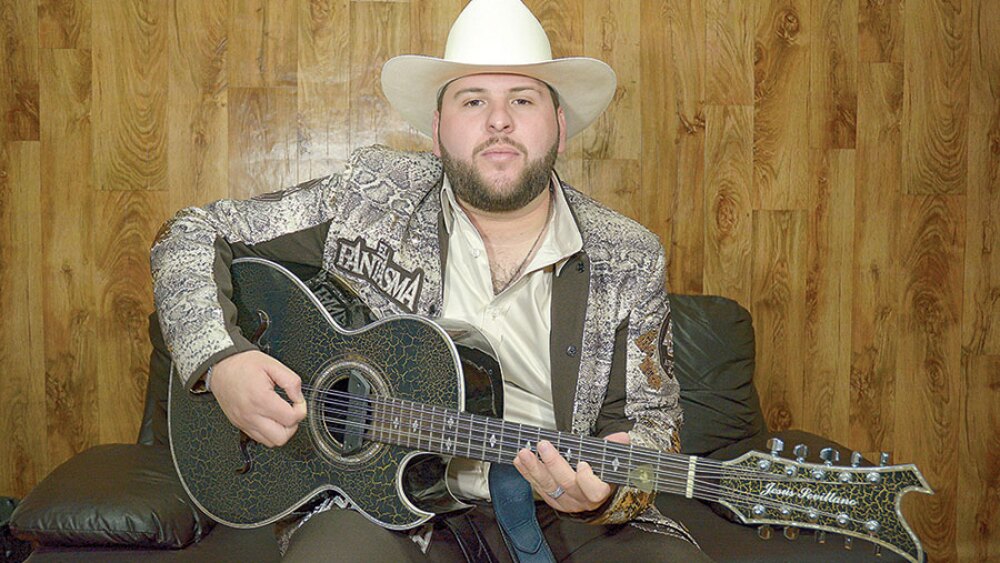 El Fantasma sorprende con encantadora canción