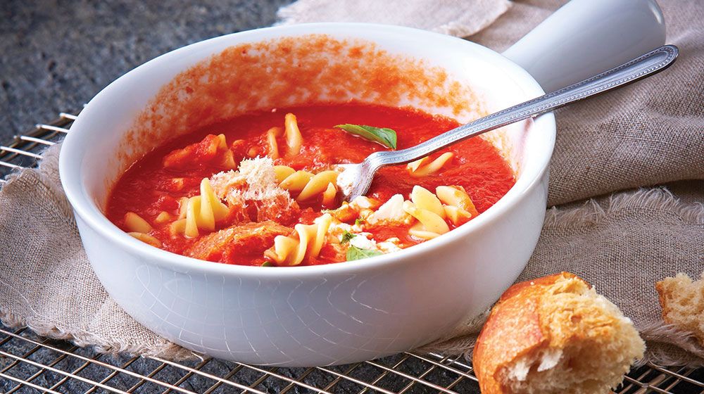 Sopa de jitomate rostizado con pasta