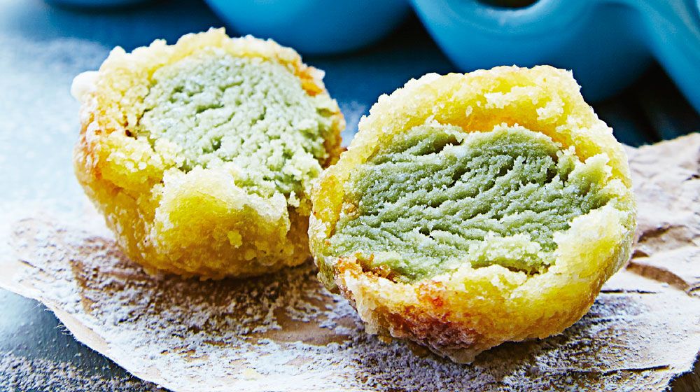 Bolitas de helado de té verde en tempura