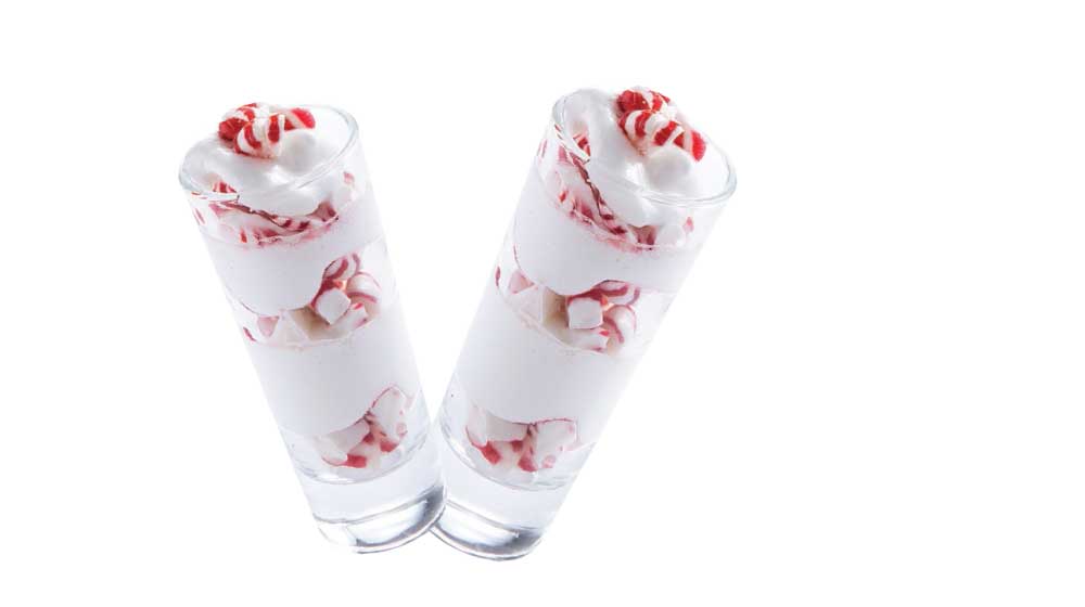 Vasitos de rocas de chocolate blanco y caramelos