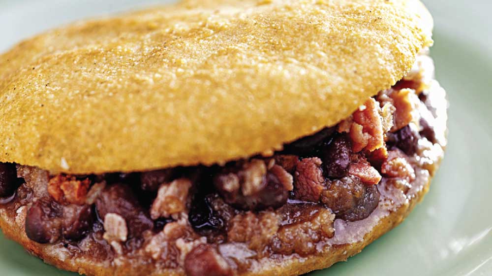 Gorditas charras de chorizo y chicharrón