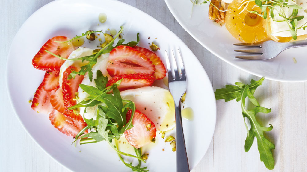 Ensalada de queso mozzarella con frutas